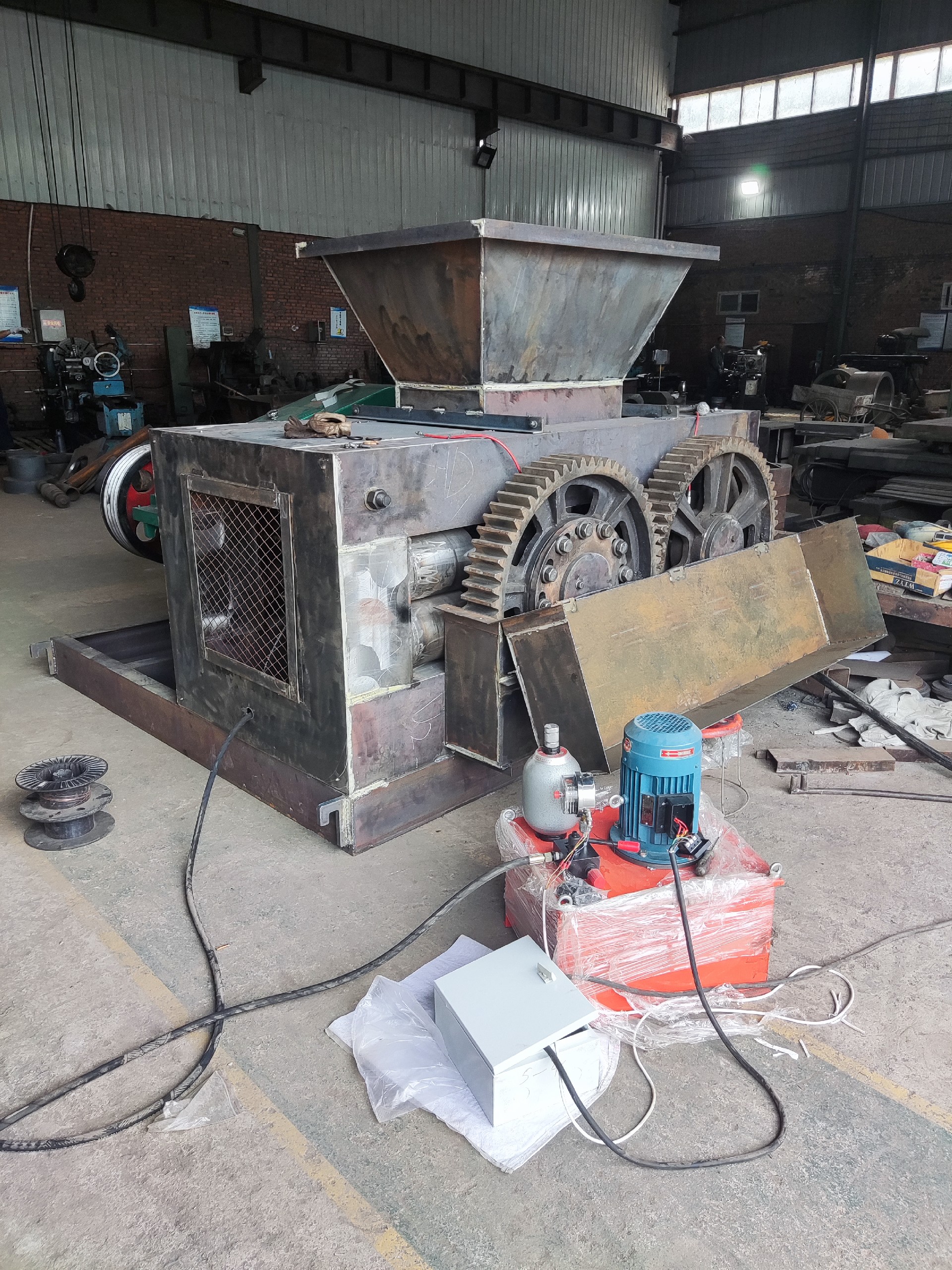 壓球機(jī)簡(jiǎn)化燒結(jié)造塊生產(chǎn)流程